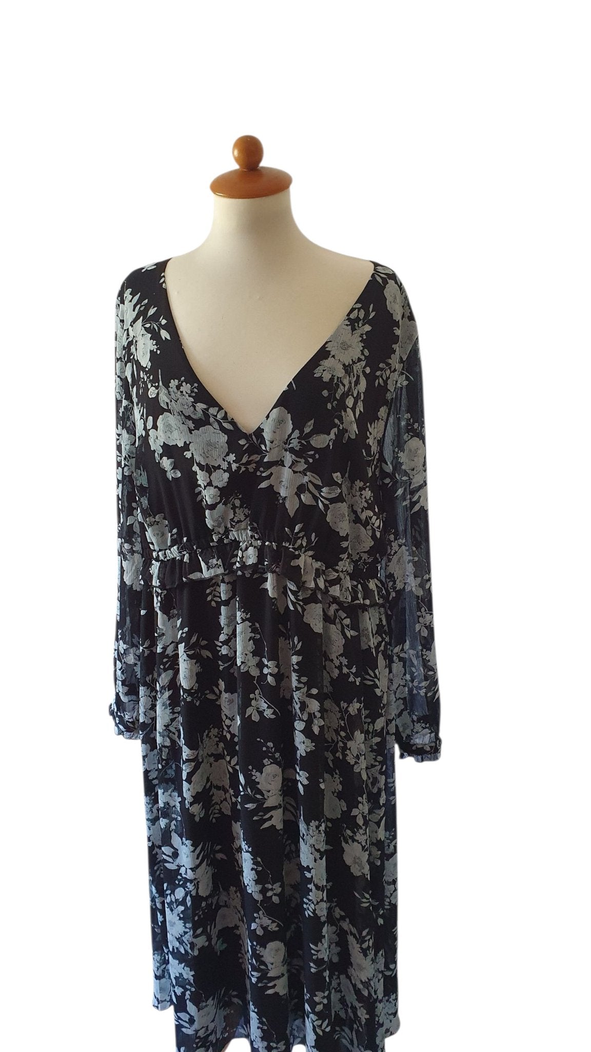 Elegantes Bodyflirt Kleid – Größe 48